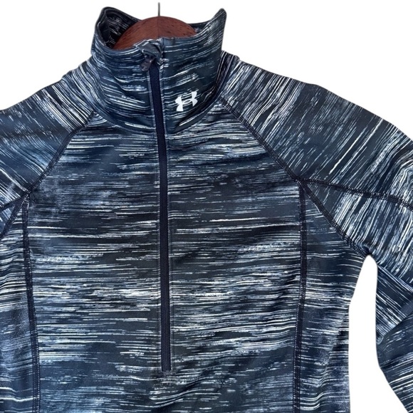 Woman’s Under Armour Gray and Black Fitted Long Sleeve Hoodie w/ thumb holes XS - Picture 7 of 14